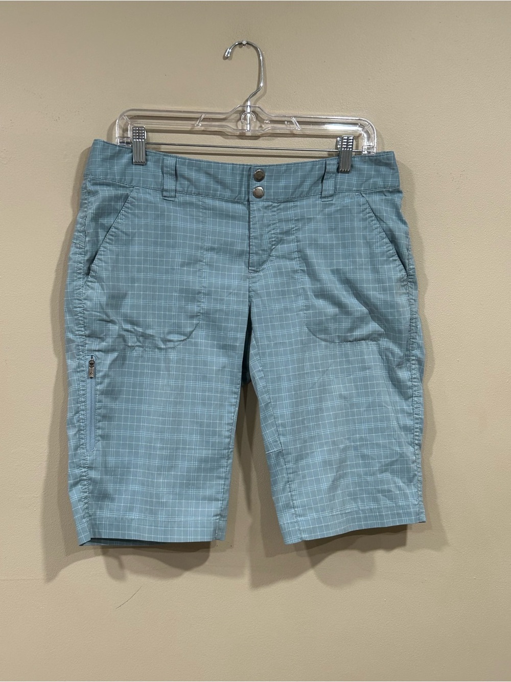 Columbia Women’s Light Blue Plaid Shorts Size 10